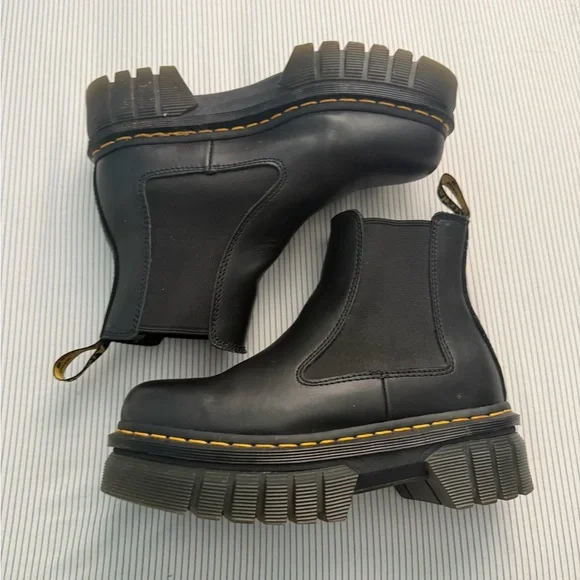 Dr. Martens platform chelsea boots - Picture 2 of 4